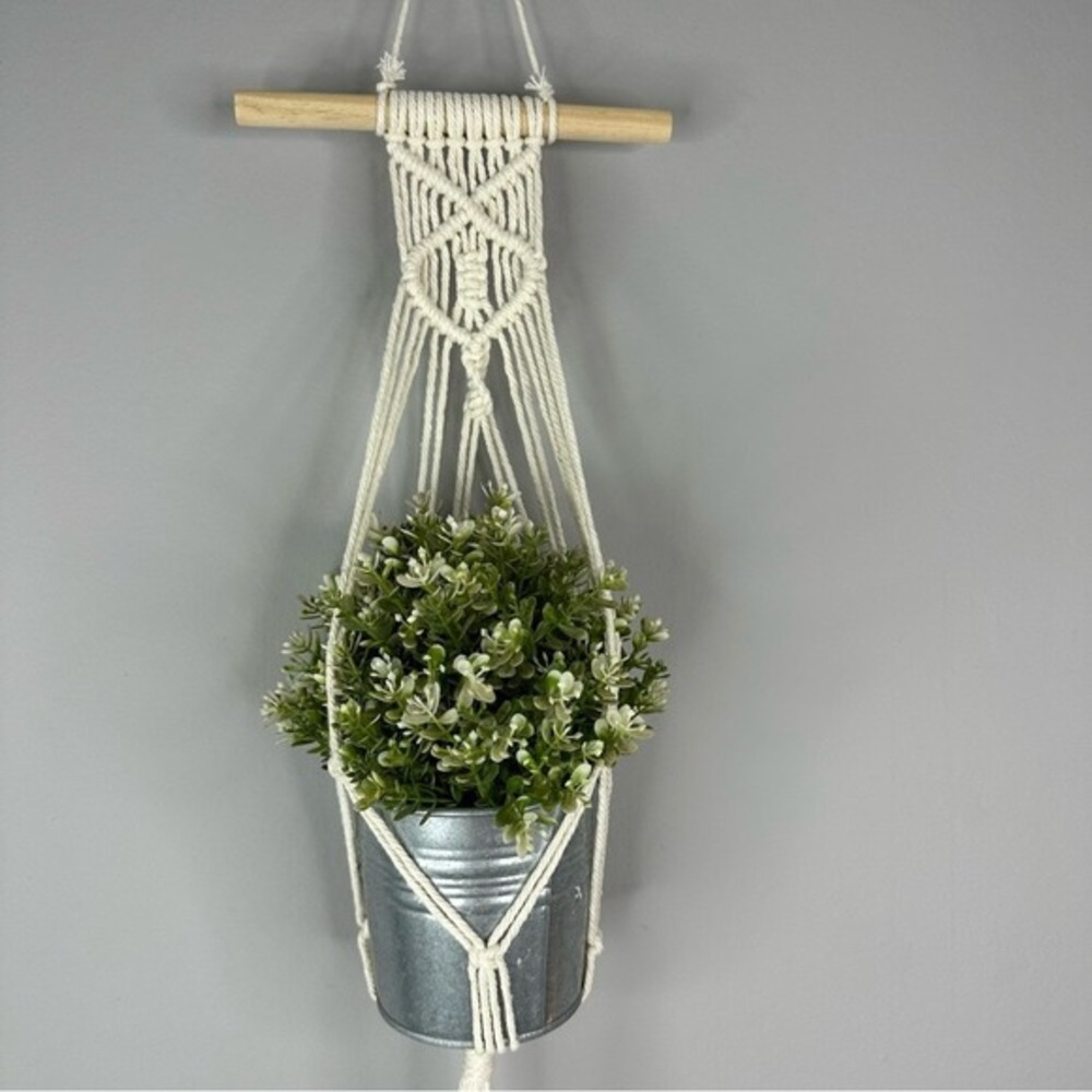 Lianzhui Cream Macrame Wall Plant Hanger Boho Cotton‎ Cord Wooden Dowel 33.5 NEW